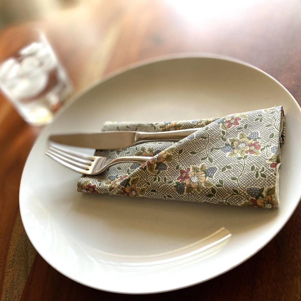 Green Bouquet Vintage Cloth Dinner Napkin - 13in square